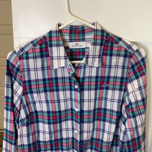 Women’s size 4 Vineyard Vines button up shirt.